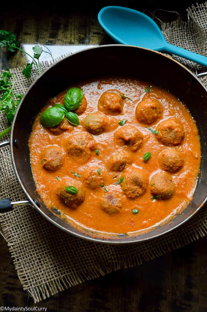 Vegan Chicken Kofta Meatballs in Curry Sauce - My Dainty Soul Curry