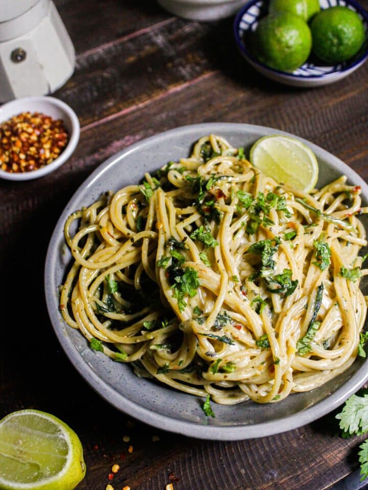 Lemony Whole Wheat Spaghetti with Garlic and Spinach - My Dainty Soul Curry