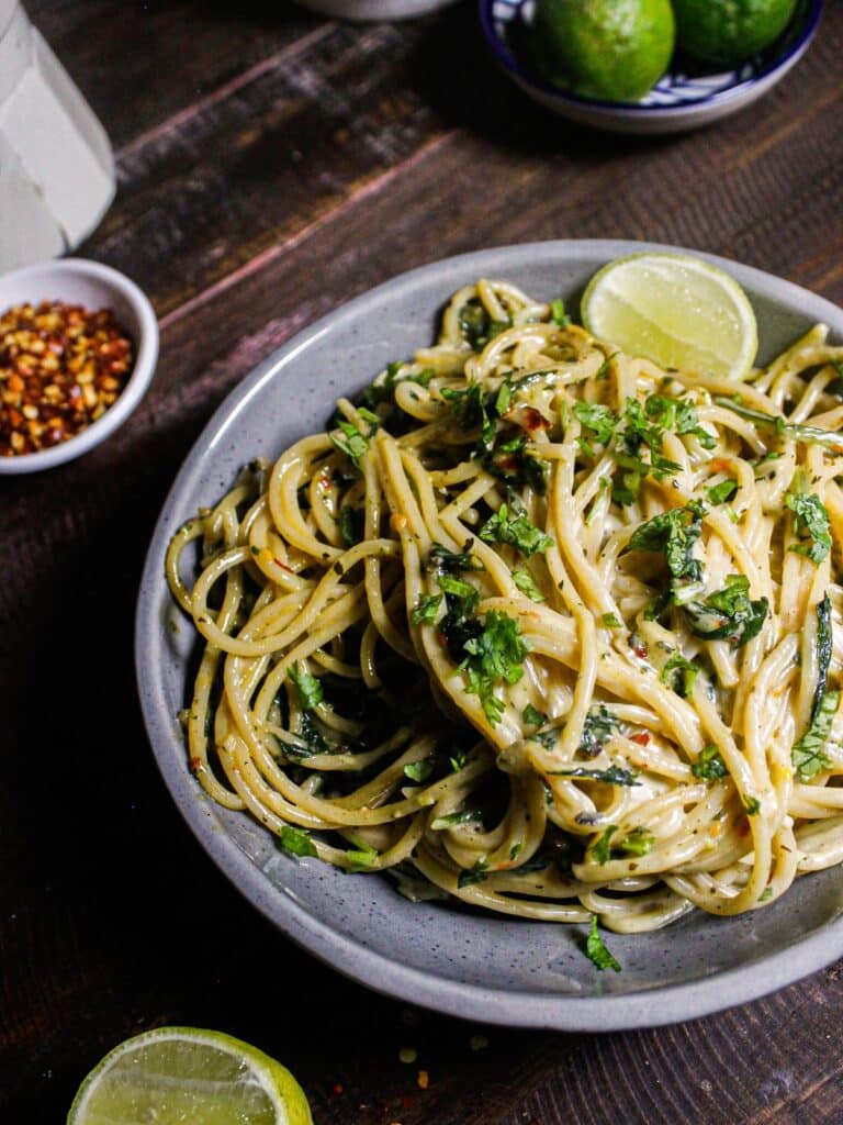 Lemony Whole Wheat Spaghetti with Garlic and Spinach - My Dainty Soul Curry